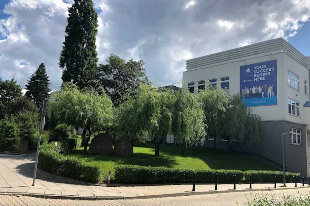 Kozminski Üniversitesi